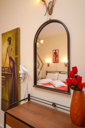 Studio | Iron/ironing board, free cribs/infant beds, rollaway beds, free WiFi