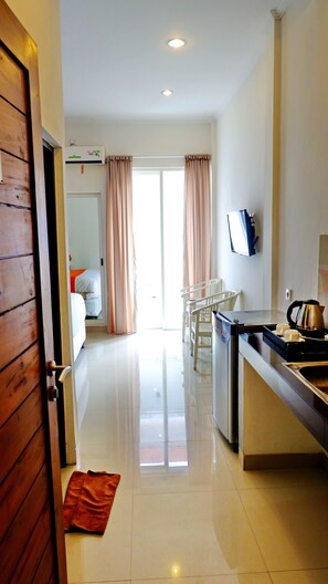 Deluxe Room | Minibar, in-room safe, desk, free WiFi - Kubu Anyar Hotel (Kuta)