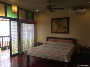 Minibar, muebles diferentes, escritorio y camas plegables/adicionales 