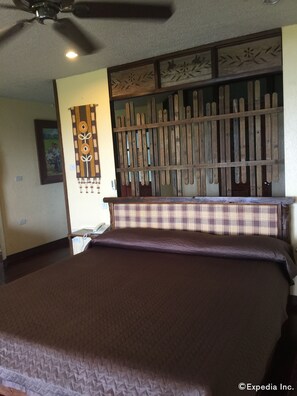 Minibar, individually furnished, desk, rollaway beds - Bohol Bee Farm (Dauis)