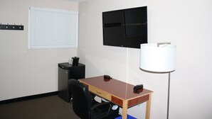 A small, private office with a desk, chair, and a flat-screen TV mounted on the wall. - Bexon Rooms - Hotel Downtown Windsor (Windsor)