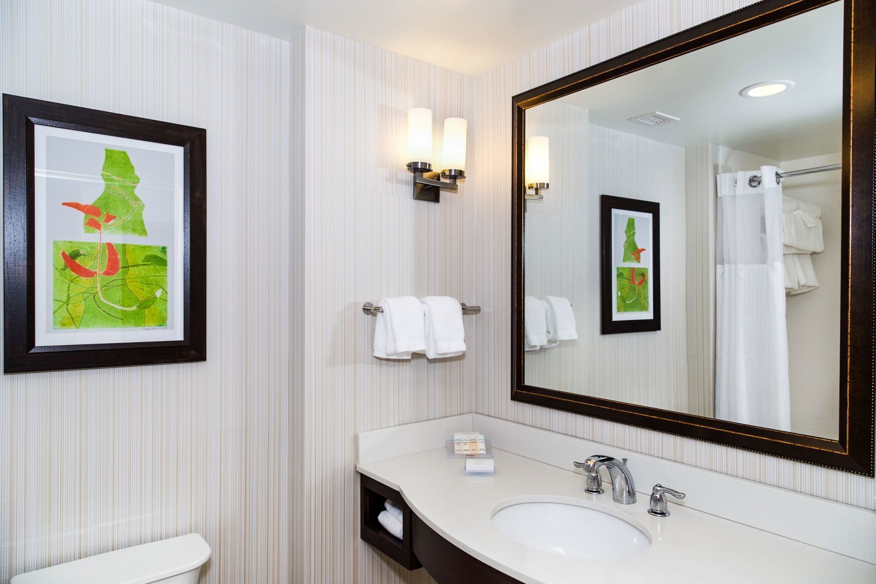 Baño | Amenidades de baño gratuitas y toallas 