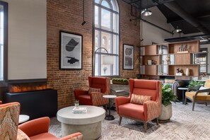 Se sirven desayunos, comidas, cenas y cocina americana 