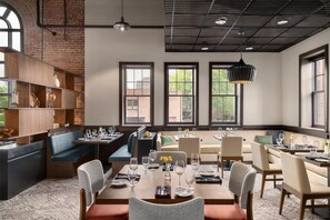 供应早餐、午餐和晚餐,美洲菜