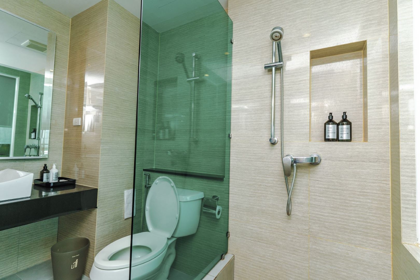deluxe room | bathroom | rainfall showerhead, free toiletries, hair dryer, towels