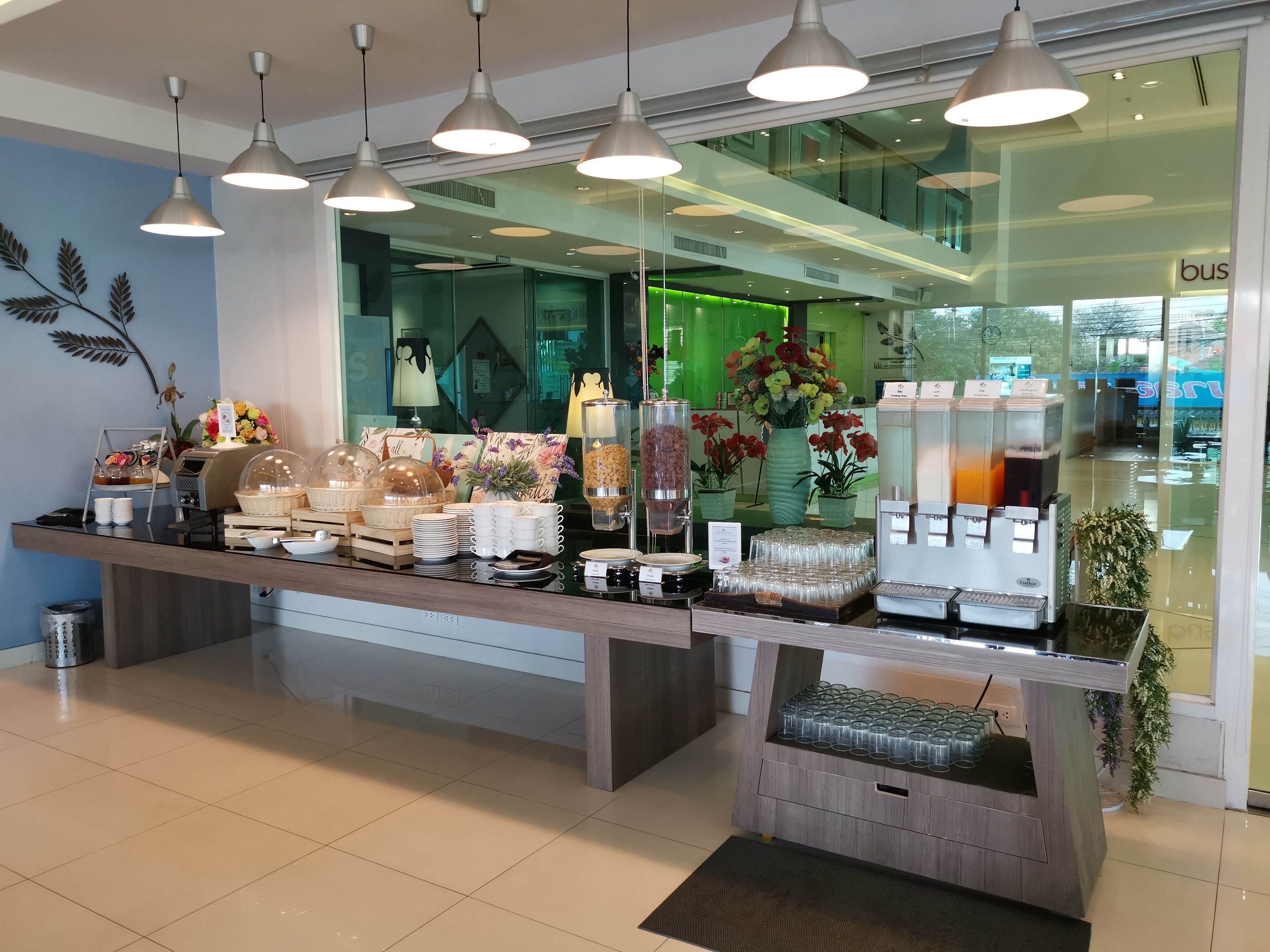 daily buffet breakfast (thb 350 per person)