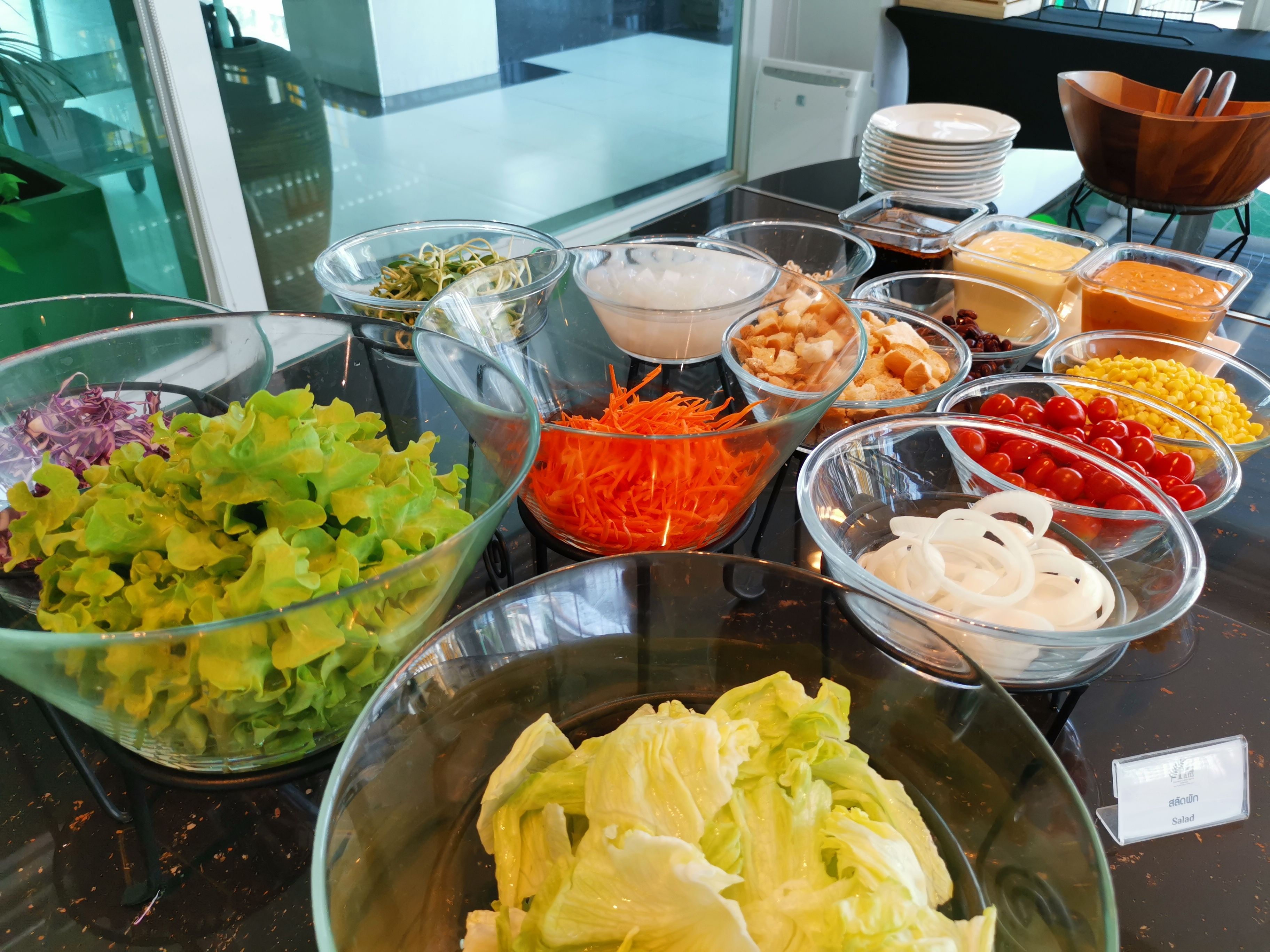 daily buffet breakfast (thb 350 per person)