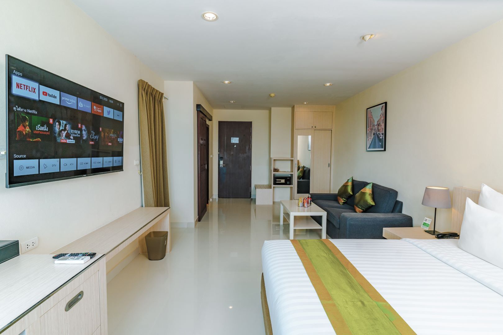 studio | free minibar items, in-room safe, individually decorated, desk