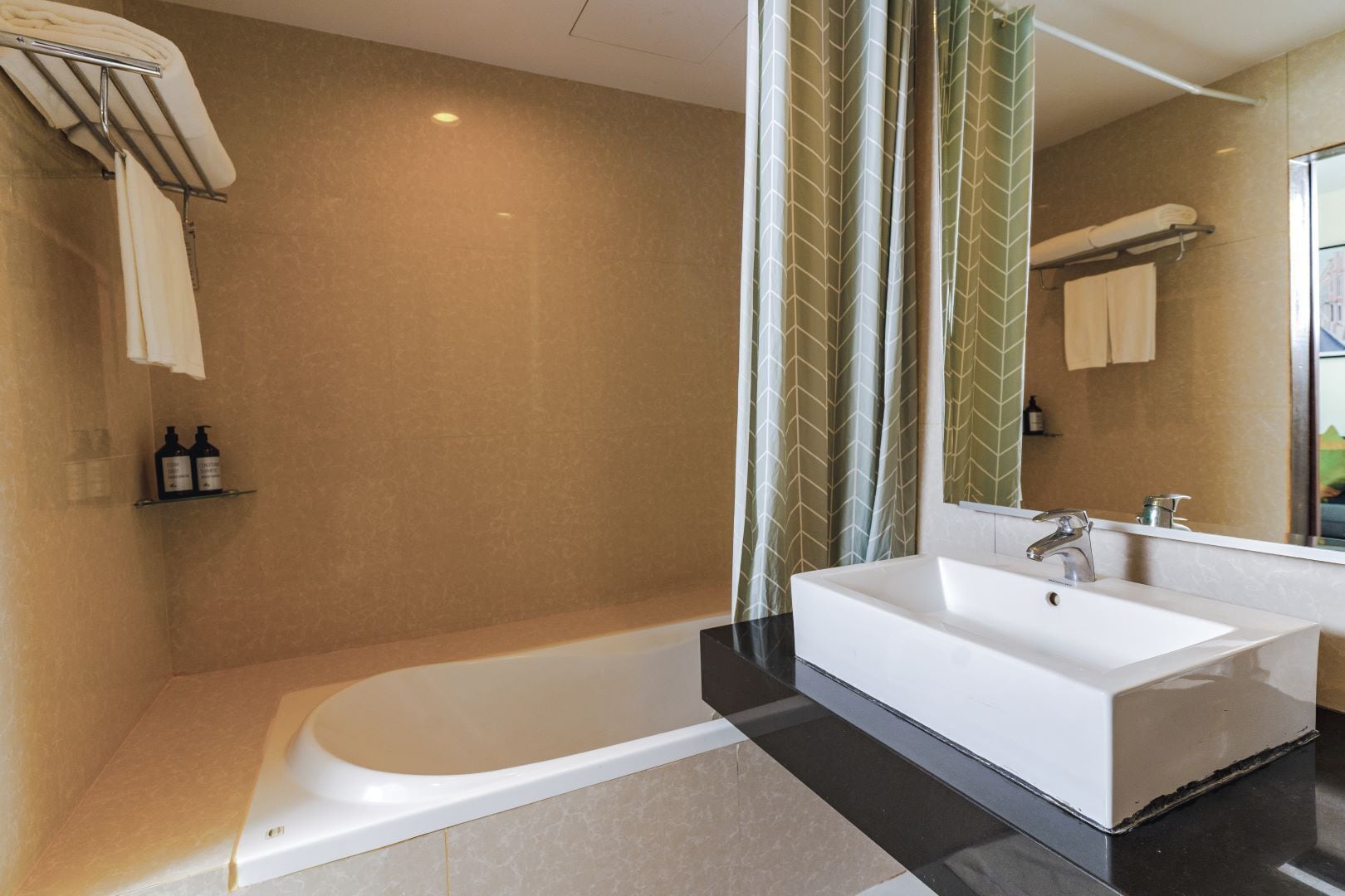 studio | bathroom | rainfall showerhead, free toiletries, hair dryer, towels