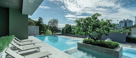 Infinity pool