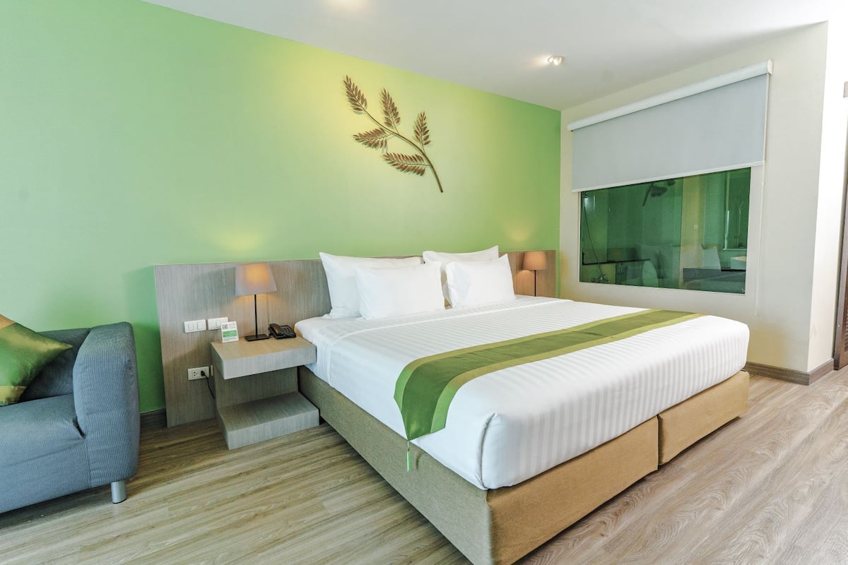 Free minibar items, in-room safe, individually decorated, desk