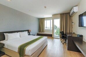 Habitación superior | Artículos del minibar gratis y caja de seguridad en la habitación