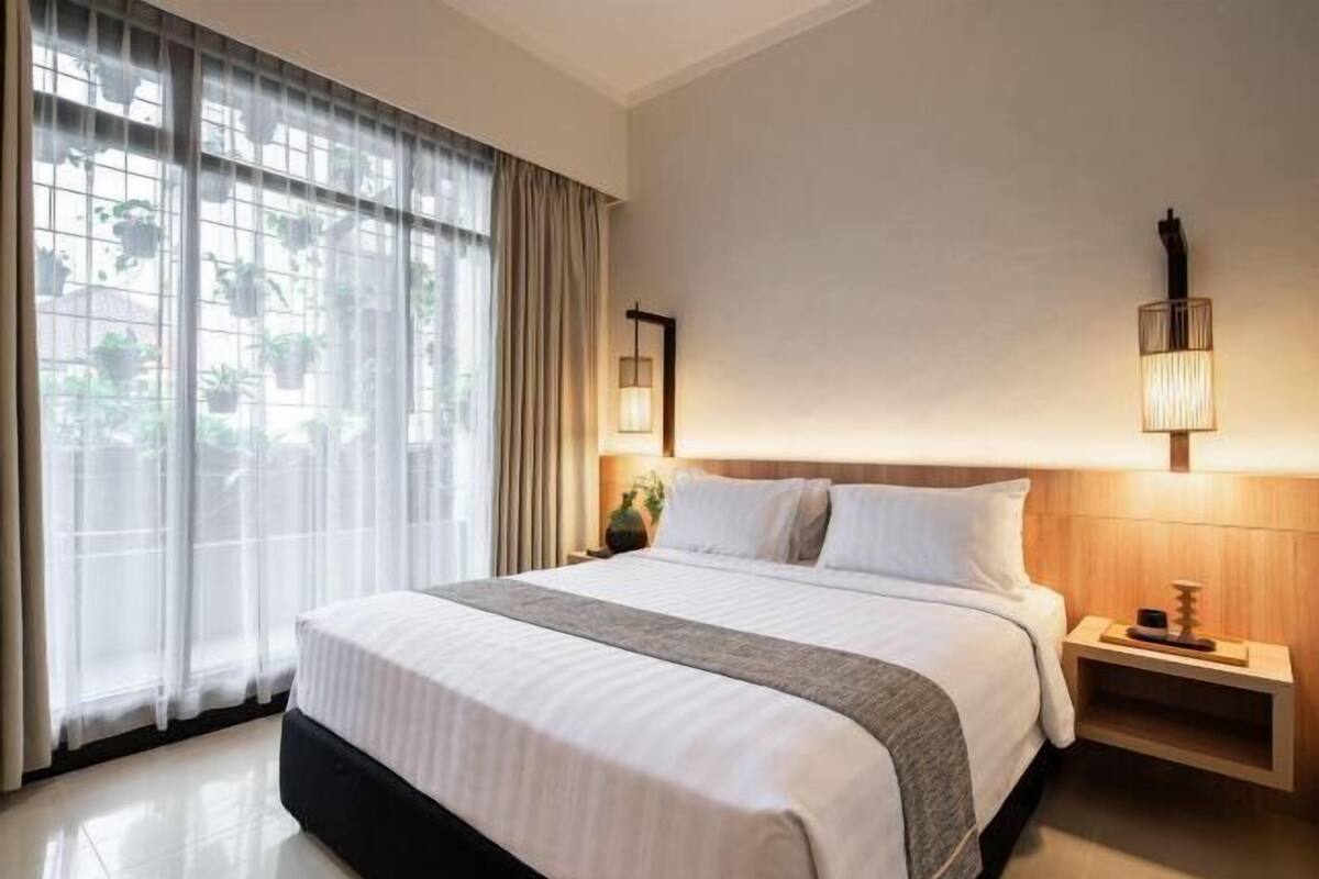 Minibar, in-room safe, desk, rollaway beds