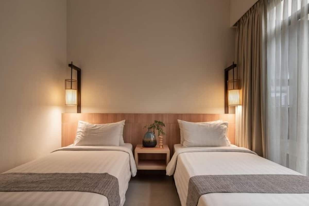 Minibar, in-room safe, desk, rollaway beds