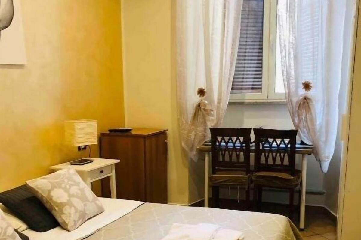 Minibar, desk, soundproofing, iron/ironing board