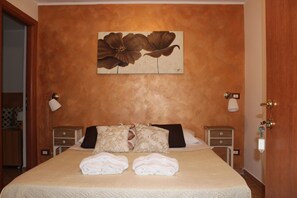 Minibar, desk, soundproofing, iron/ironing board