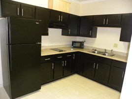 冰箱、微波炉、炉灶