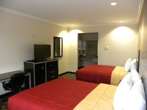 Premium bedding, pillow-top beds, desk, blackout curtains - Palace Inn Kingwood (Kingwood)