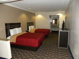 高档床上用品、加厚床垫、办公桌、遮光窗帘