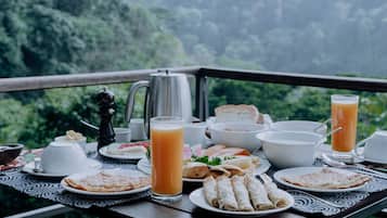 Breakfast, lunch, dinner served; international cuisine, garden views