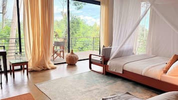 Bangalô superior, várias camas, sacada, vista para a montanha | Cofres nos quartos, individualmente mobiliados, escrivaninha