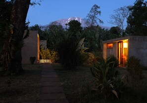 Façade de l’hébergement - soirée/nuit