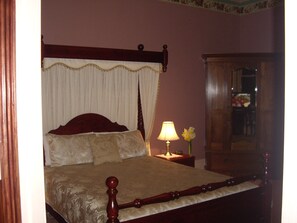Deluxe Room, 1 Bedroom, Jetted Tub, Garden View | 1 bedroom, premium bedding, pillowtop beds, individually decorated - Lucinda B&B (Latrobe)