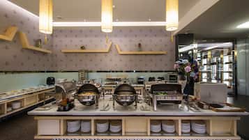 Daily buffet breakfast (TWD 100 per person)