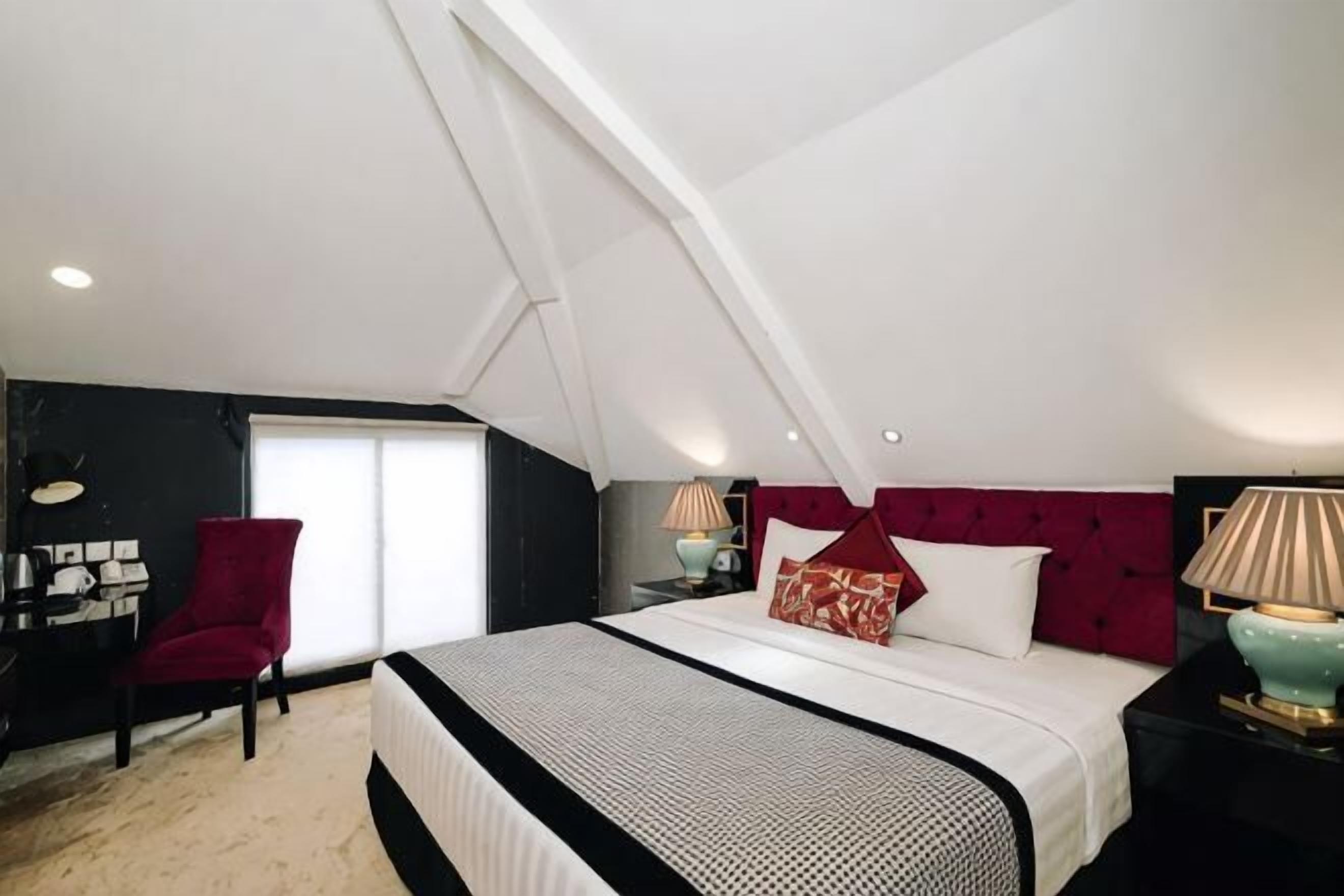 In-room safe, desk, soundproofing, iron/ironing board