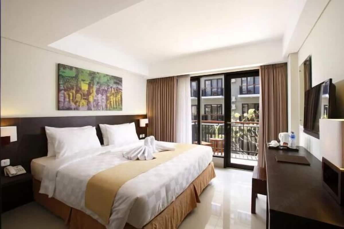 In-room safe, desk, soundproofing, rollaway beds (surcharge)