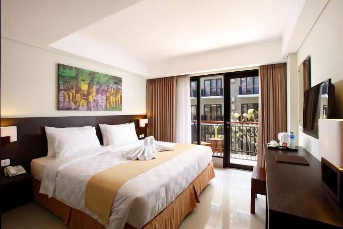 In-room safe, desk, soundproofing, rollaway beds (surcharge)