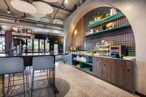 Free daily continental breakfast - Nightelier Mitchelton The Brook (Mitchelton)