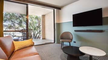 One Bedroom Apartment with Balcony | Iron/ironing board, free WiFi, bed sheets