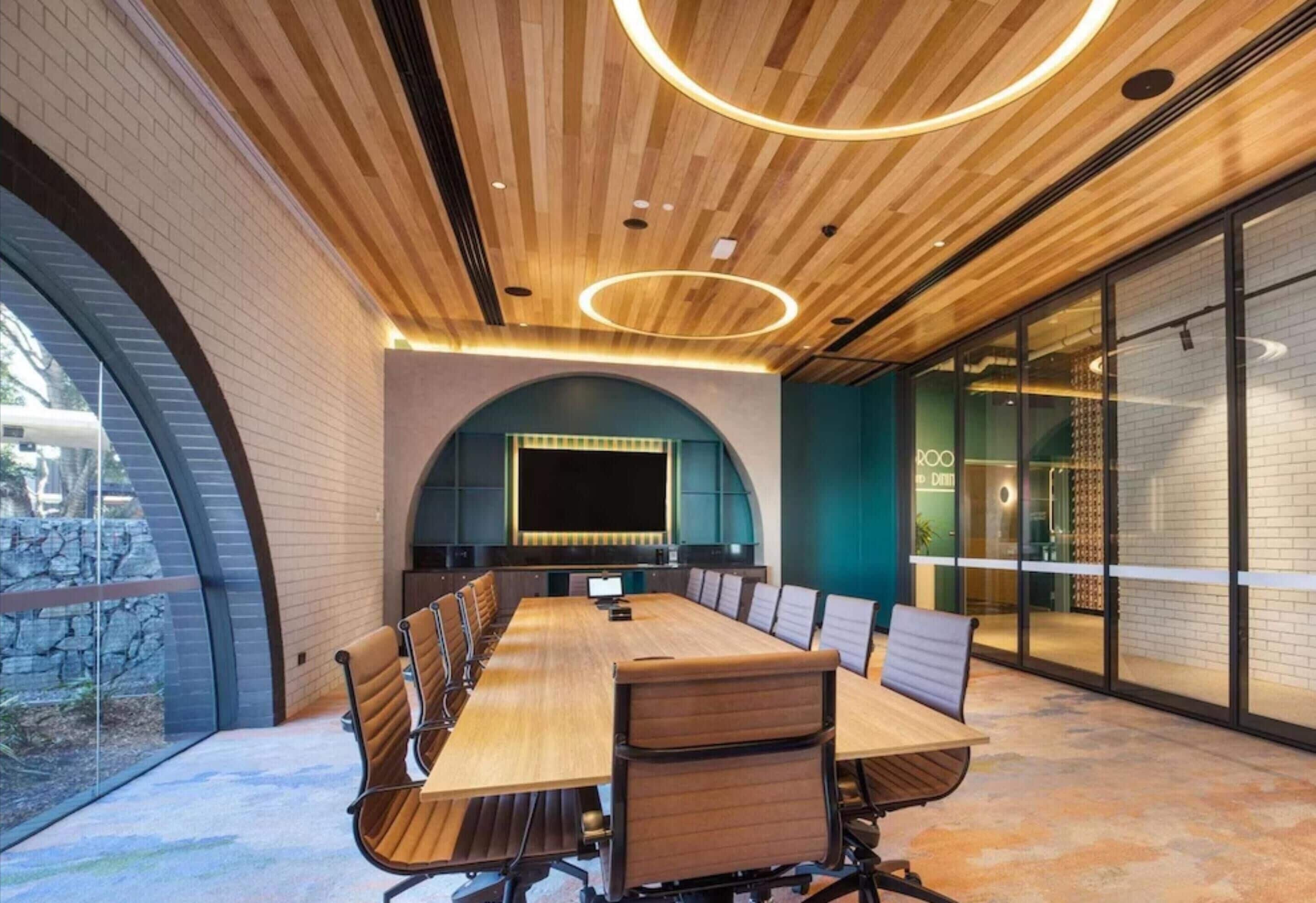 Photo - Nightelier Mitchelton The Brook