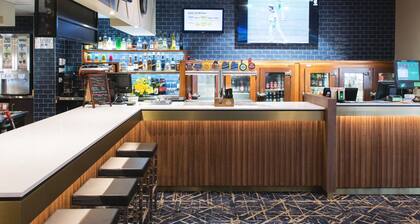 Nightcap at Hendon Hotel