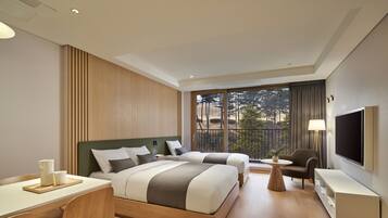 Premium bedding, blackout drapes, free WiFi