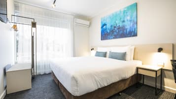 Una scrivania, ferro/asse da stiro, Wi-Fi gratuito, lenzuola