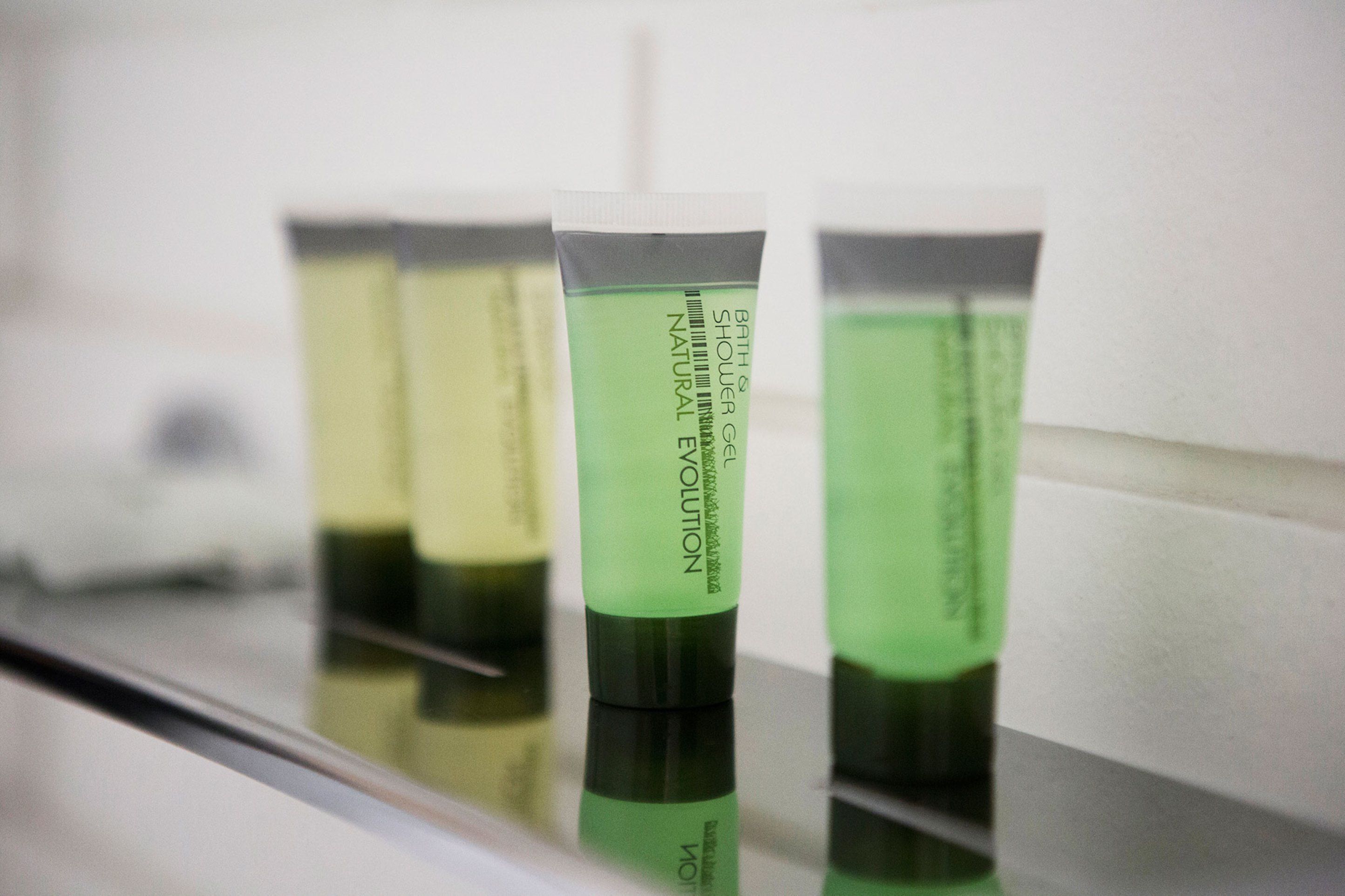 king studio room | bathroom amenities | shower, free toiletries, towels