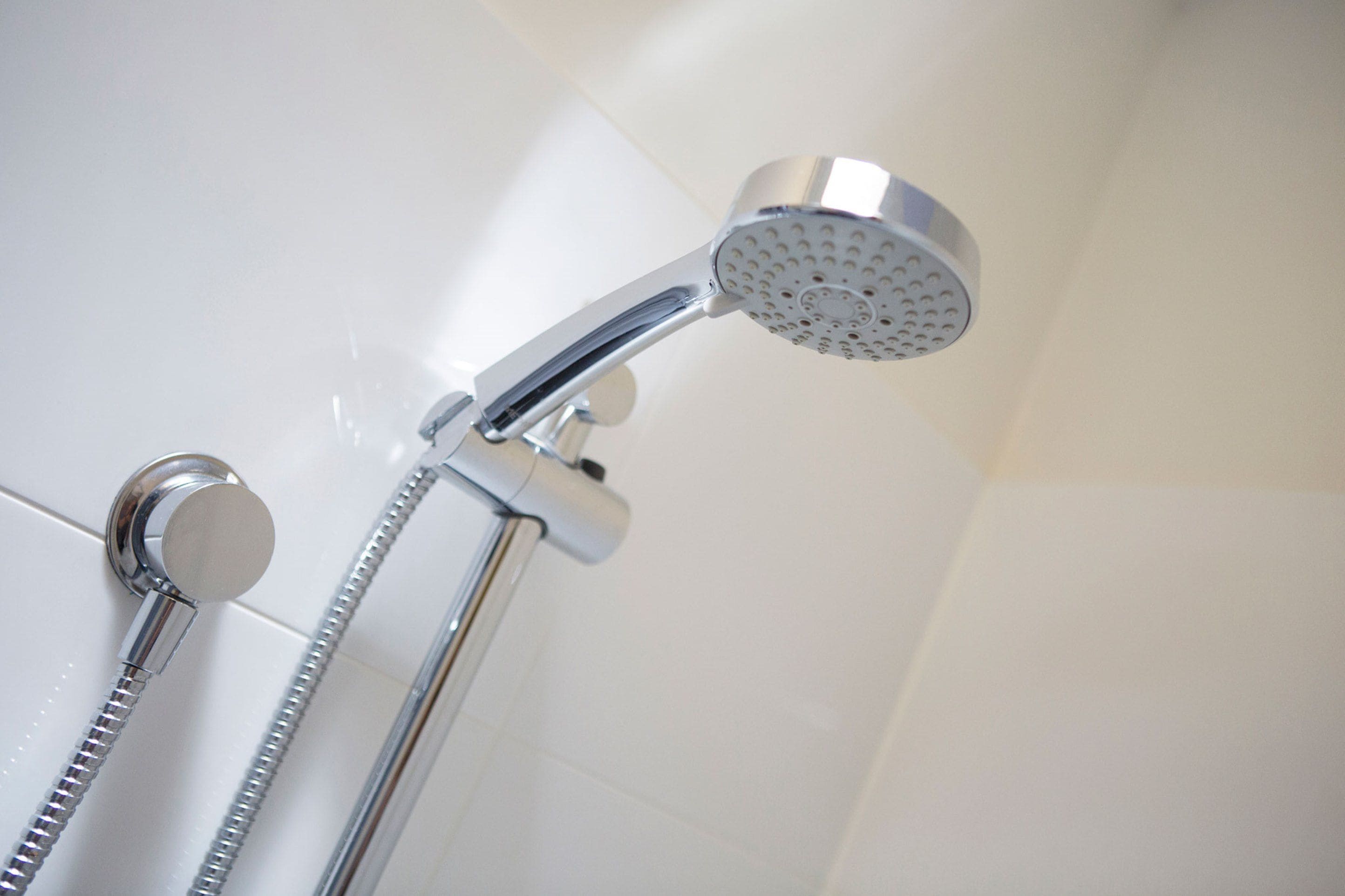 king studio room | bathroom shower