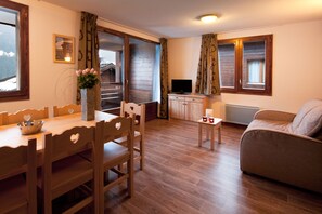 In-room dining - Résidence Lagrange Vacances Les Chalets du Mont Blanc (Hauteluce)