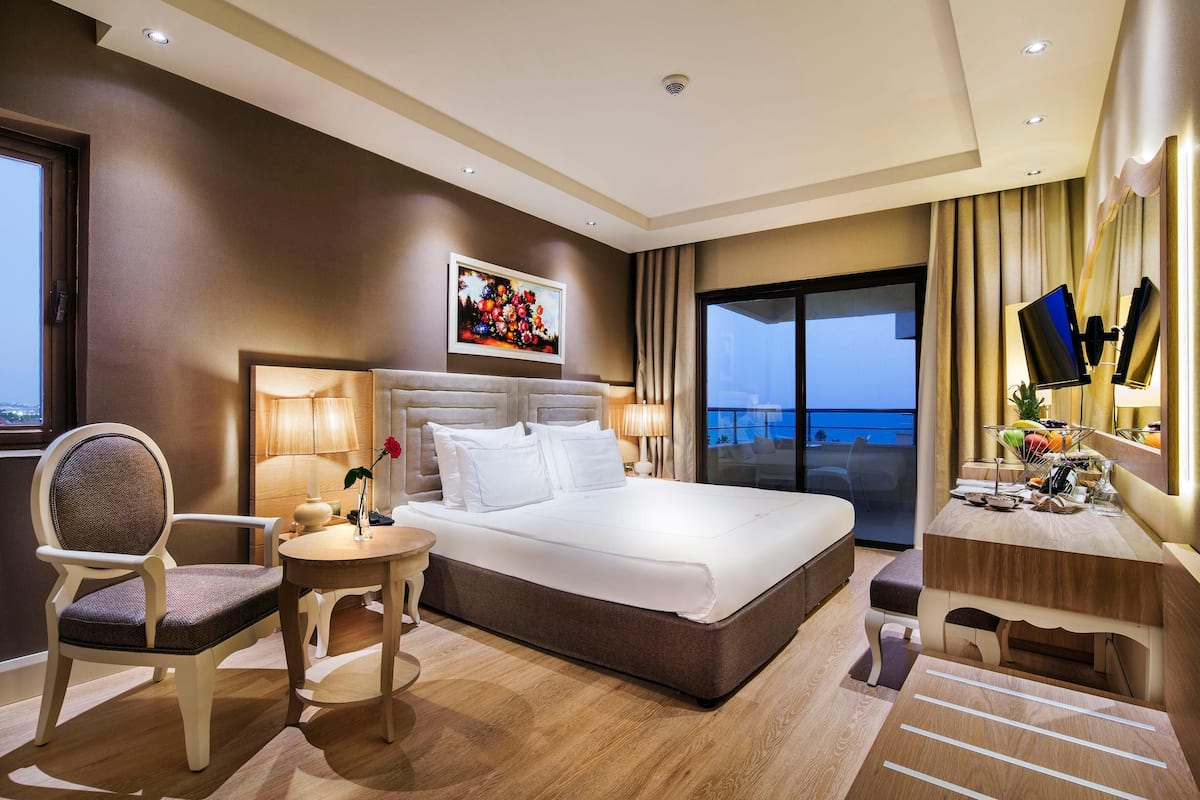 Free minibar, in-room safe, soundproofing, free cots/infant beds