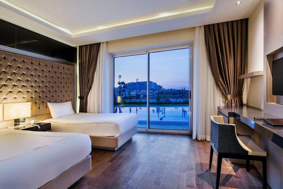 Free minibar, in-room safe, soundproofing, free cots/infant beds