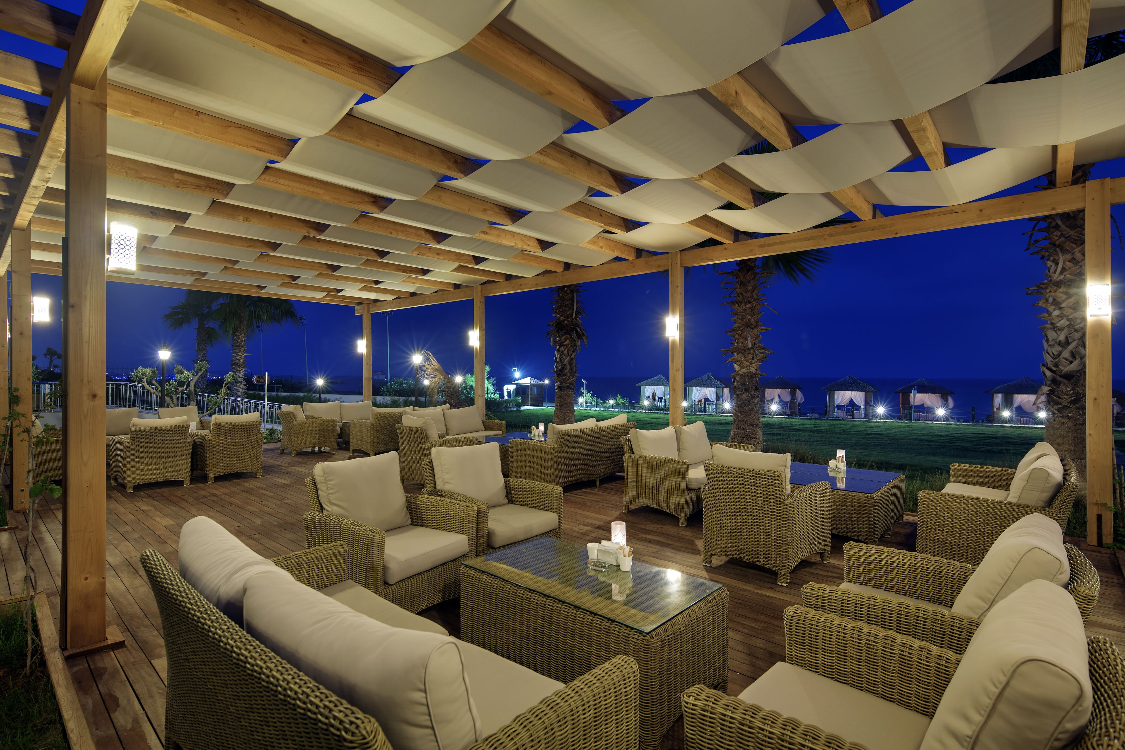 3 bars/lounges, poolside bar, beach bar