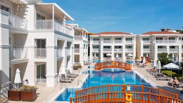Free minibar, in-room safe, soundproofing, free cribs/infant beds