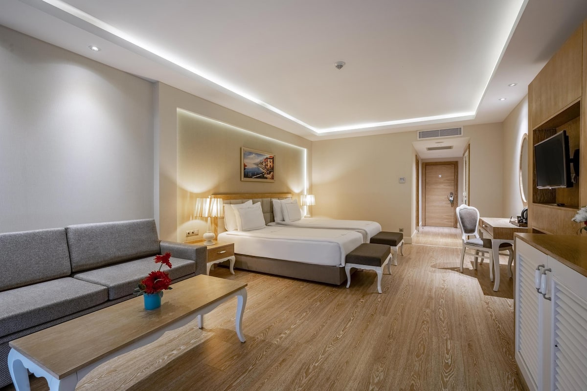 Free minibar, in-room safe, soundproofing, free cots/infant beds