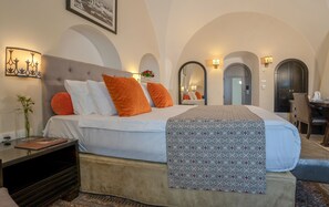 Habitació Deluxe | Caixa forta a l'habitació, escriptori i cortines opaques 