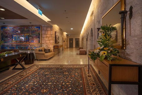 Zona de estar del vestíbulo. The Sephardic House