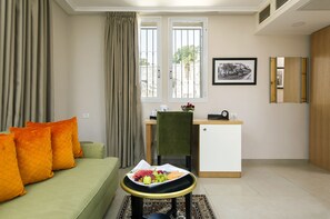 Studio Tiêu chuẩn | Két bảo mật tại phòng, bàn, màn/rèm cản sáng, phòng cách âm 