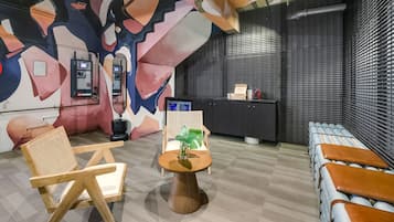 Coin salon dans le hall