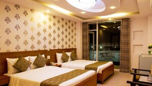 Minibar, in-room safe, blackout drapes, WiFi (free) - Modern Sky Hotel (Nha Trang)